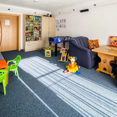 Haus Brigitte 3* Серфаус